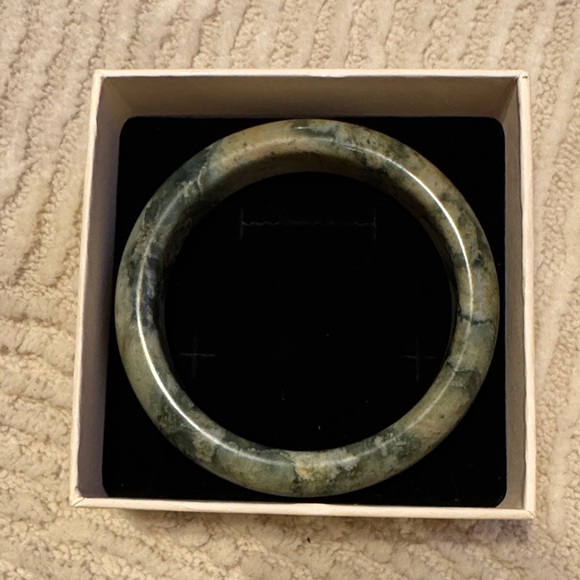 Green and Cream Bangle Bracelet - Picture 2 of 7